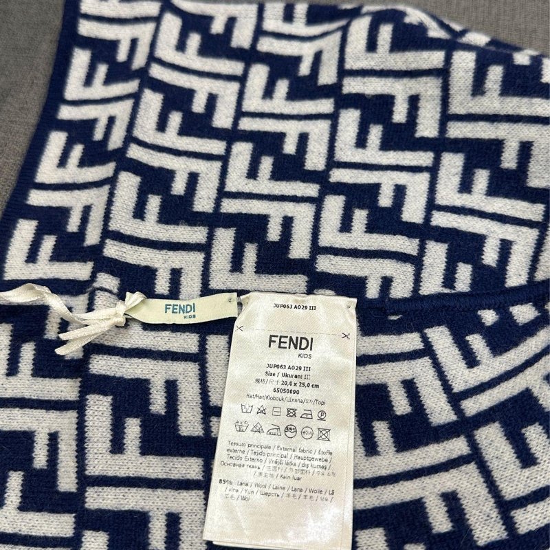 💎Han's house精品服飾💎FENDI 芬迪 滿版 FF 毛帽 雙面用 原價10900-2