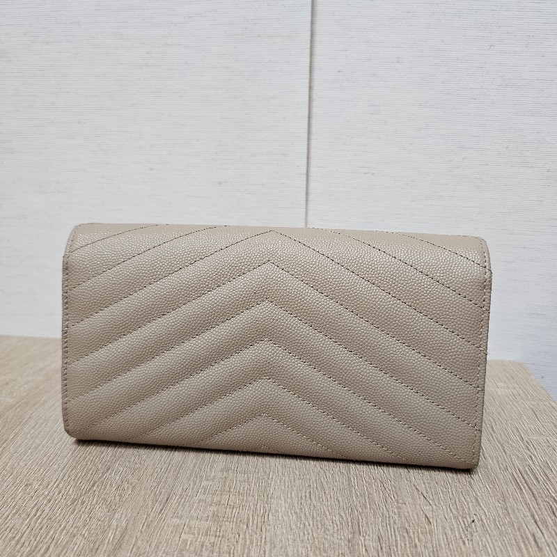 [新年福利甜價品項🧧] YSL奶茶色荔枝皮金釦信封長夾-1