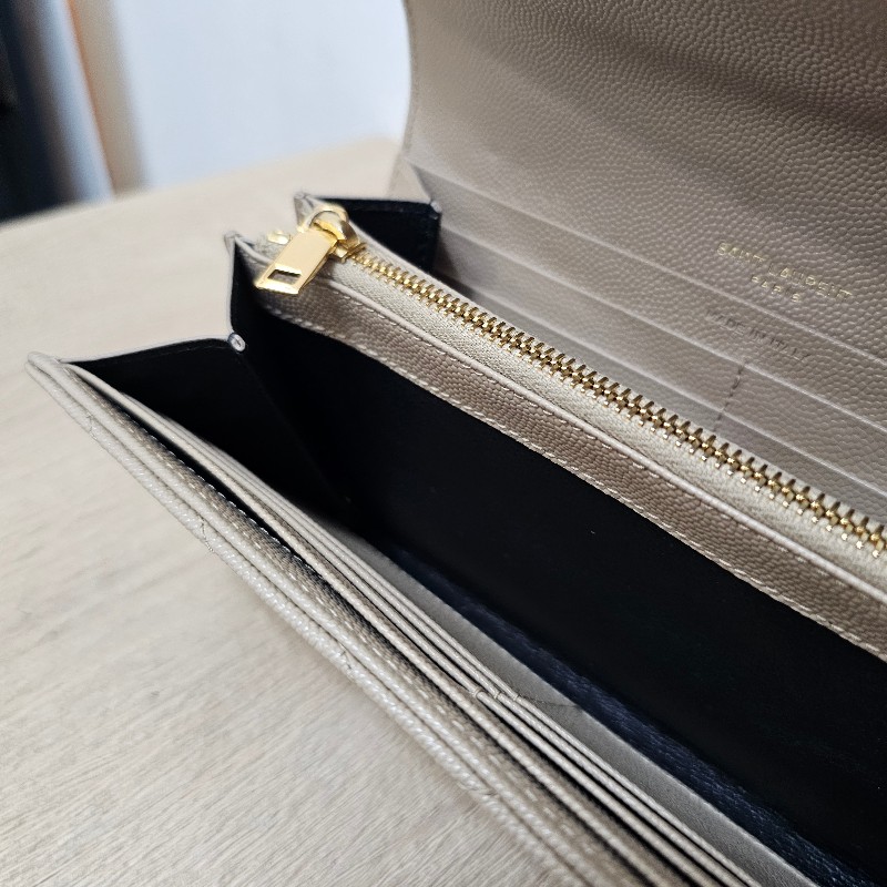 [新年福利甜價品項🧧] YSL奶茶色荔枝皮金釦信封長夾-14