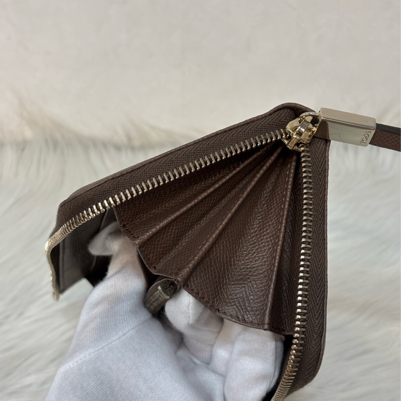 Tods 摩卡色 灰色 EPSOM 牛皮 金牌 拉鍊 長夾 皮夾 錢包 發財包-20