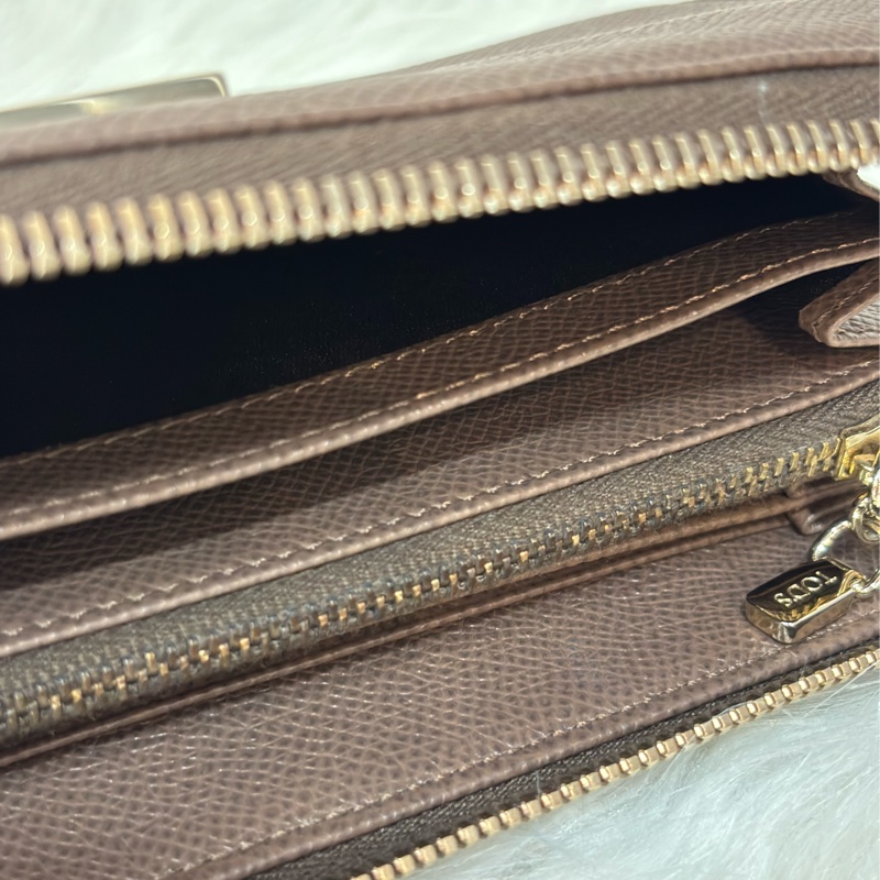 Tods 摩卡色 灰色 EPSOM 牛皮 金牌 拉鍊 長夾 皮夾 錢包 發財包-35