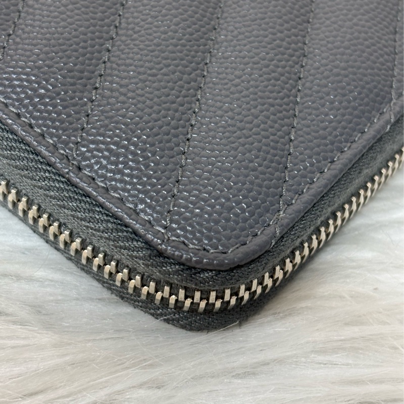 YSL 358094 LOGO 大象灰荔枝皮 銀釦 發財包拉鍊夾信用卡零錢包長夾皮夾發財包-11