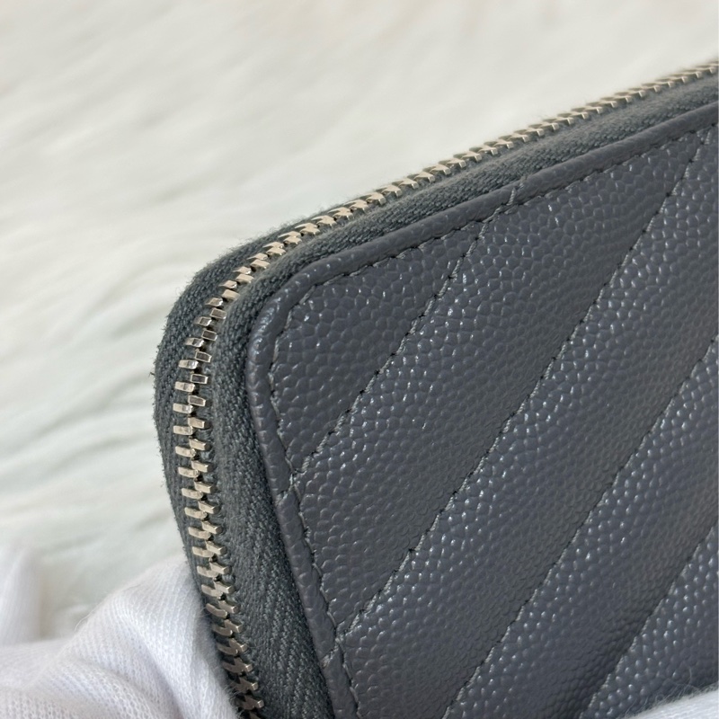 YSL 358094 LOGO 大象灰荔枝皮 銀釦 發財包拉鍊夾信用卡零錢包長夾皮夾發財包-13