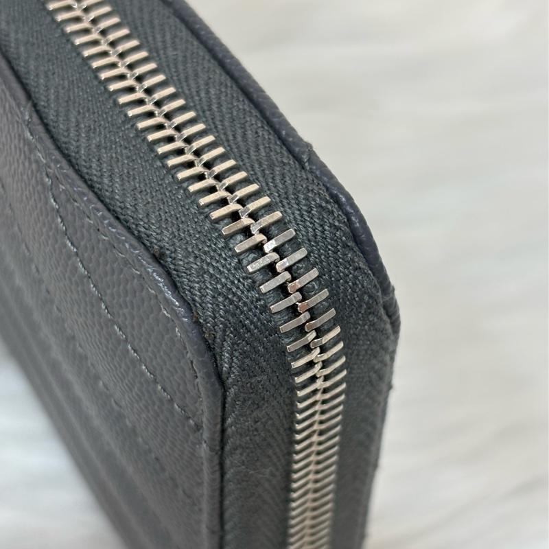 YSL 358094 LOGO 大象灰荔枝皮 銀釦 發財包拉鍊夾信用卡零錢包長夾皮夾發財包-16