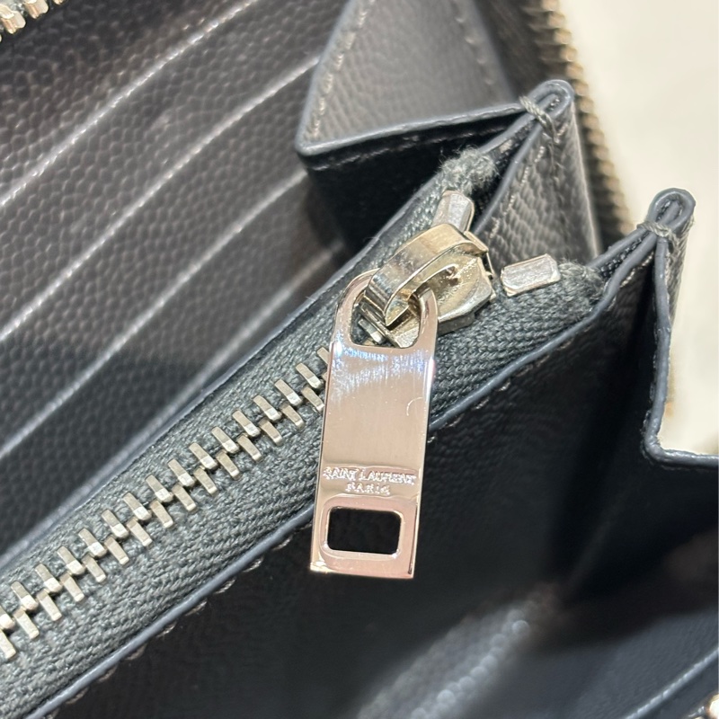 YSL 358094 LOGO 大象灰荔枝皮 銀釦 發財包拉鍊夾信用卡零錢包長夾皮夾發財包-21