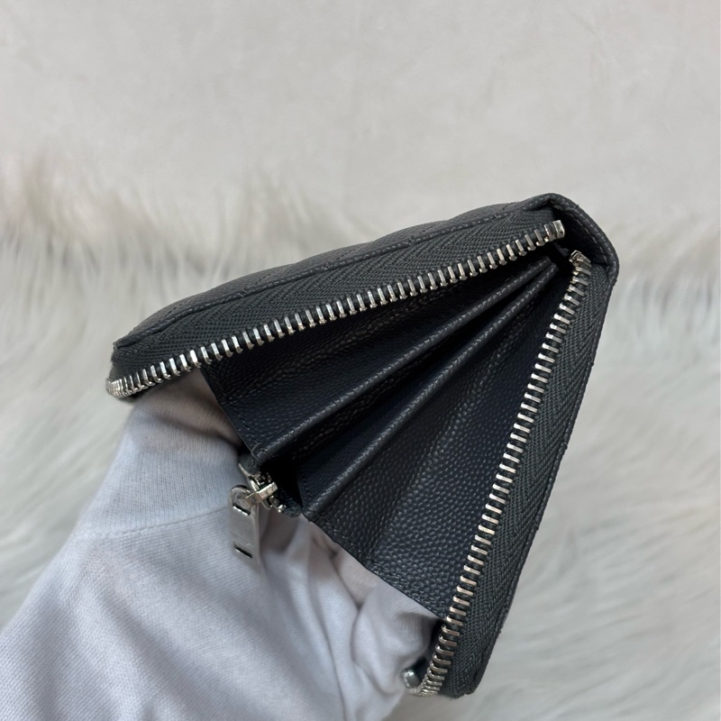 YSL 358094 LOGO 大象灰荔枝皮 銀釦 發財包拉鍊夾信用卡零錢包長夾皮夾發財包-26