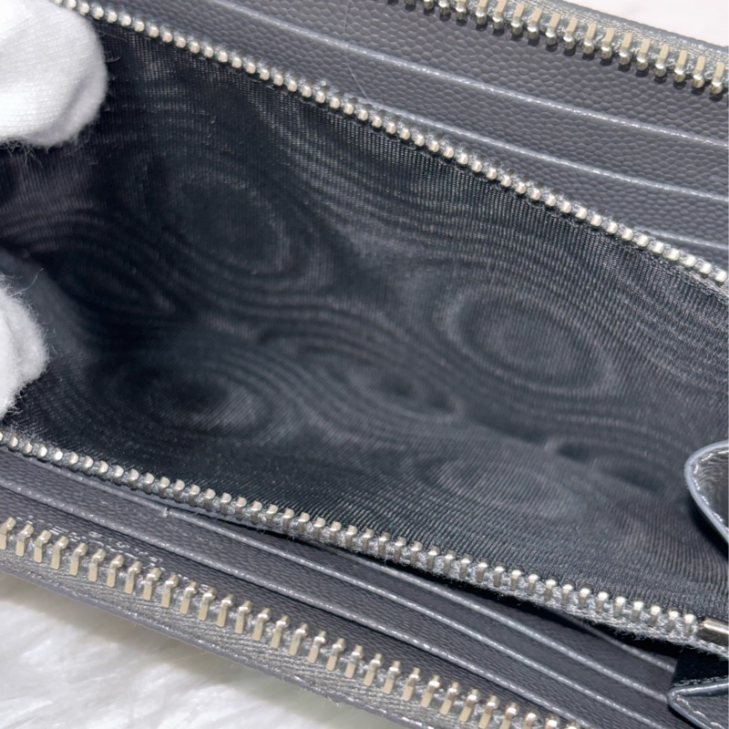 YSL 358094 LOGO 大象灰荔枝皮 銀釦 發財包拉鍊夾信用卡零錢包長夾皮夾發財包-36
