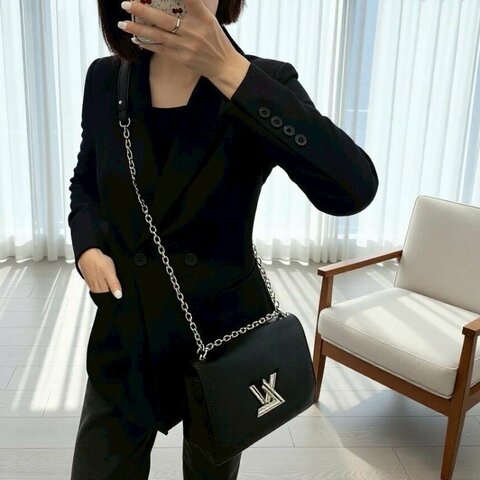 LV黑色EPI銀釦TWIST MM肩側背包M21113