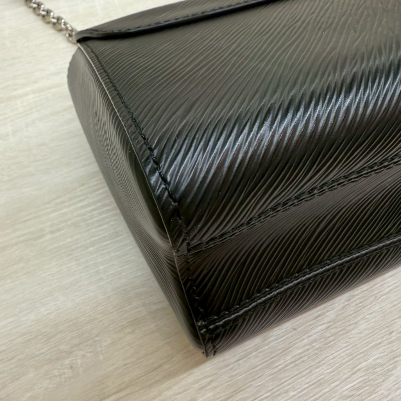 LV黑色EPI銀釦TWIST MM肩側背包M21113-10