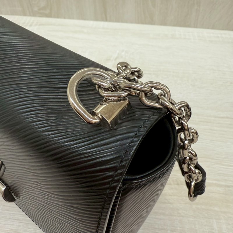 LV黑色EPI銀釦TWIST MM肩側背包M21113-15