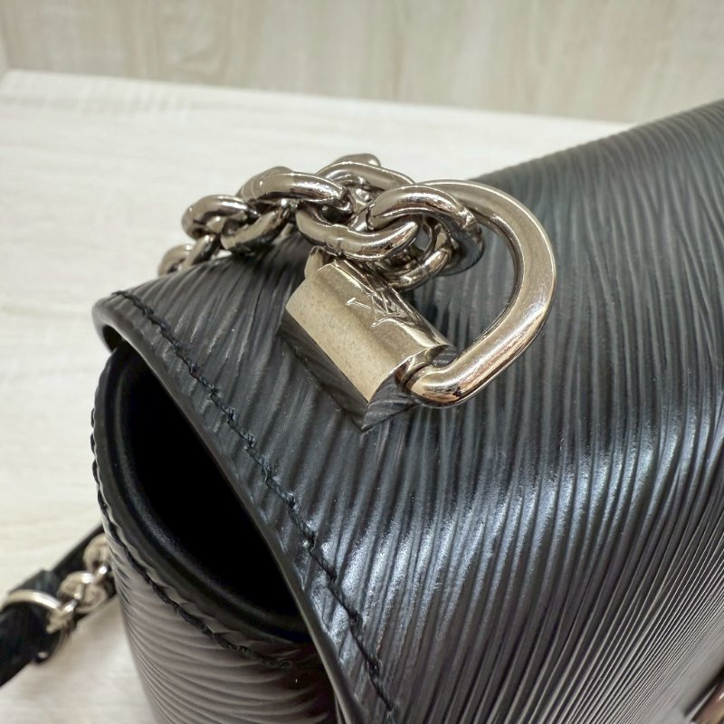 LV黑色EPI銀釦TWIST MM肩側背包M21113-16