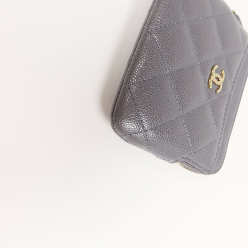 CHANEL 牛皮皮革Card Holder Matelasse金扣卡片套-6