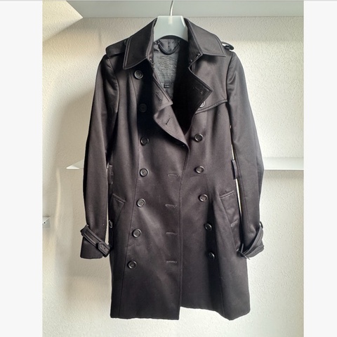 Burberry 黑色風衣外套🧥