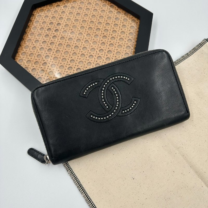 CHANEL黑色羊皮雙C鉚釘拉鍊長夾A80336-0