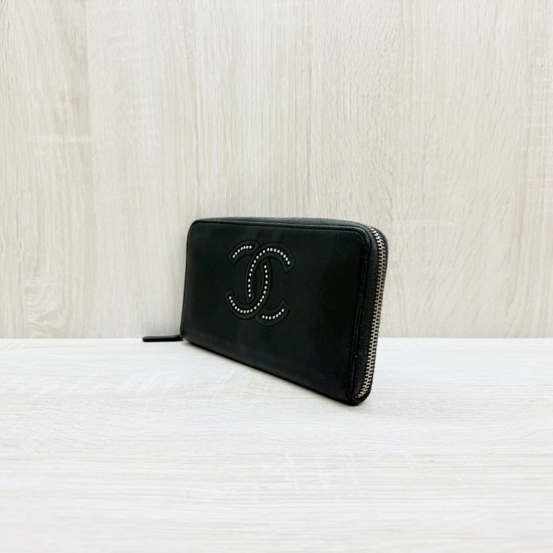 CHANEL黑色羊皮雙C鉚釘拉鍊長夾A80336-3