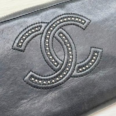 CHANEL黑色羊皮雙C鉚釘拉鍊長夾A80336-11