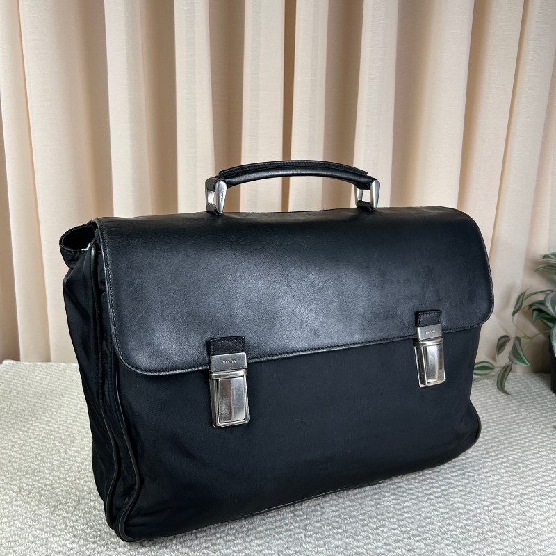 Prada普拉達黑色手提公文包 真皮拼尼龍布材質 容量大 能裝下筆記本 商務休閒都合適-3