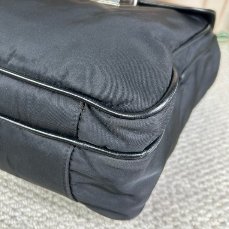 Prada普拉達黑色手提公文包 真皮拼尼龍布材質 容量大 能裝下筆記本 商務休閒都合適-8