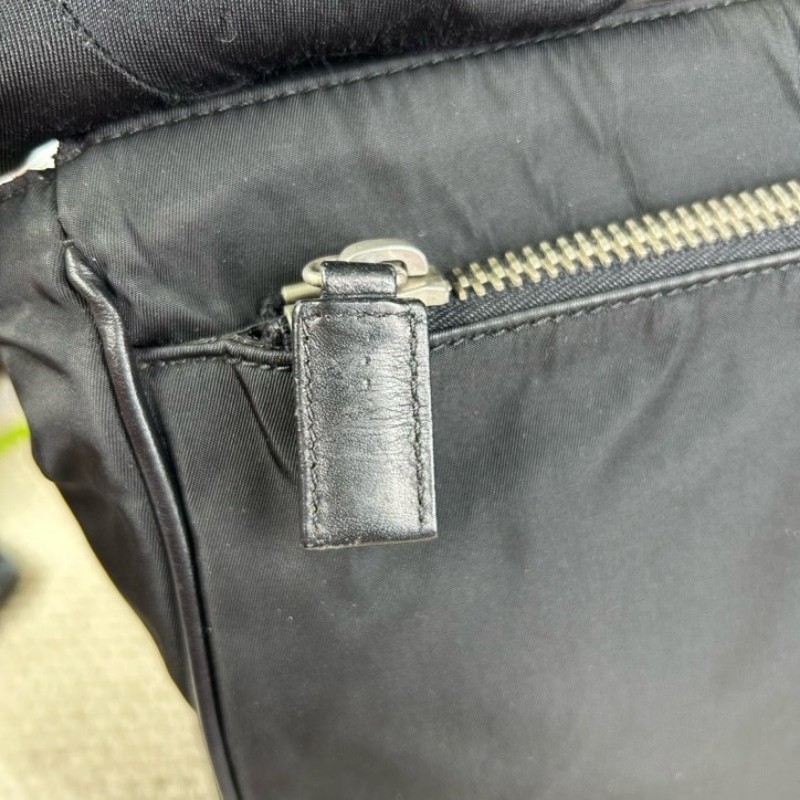 Prada普拉達黑色手提公文包 真皮拼尼龍布材質 容量大 能裝下筆記本 商務休閒都合適-14