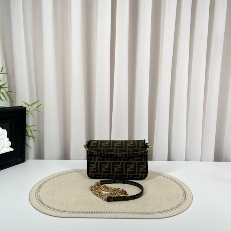 gyj hz zzz FENDI芬迪 Baguette老花迷你法棍鏈條包 高級有質感 日常搭配絕對不會出錯-1