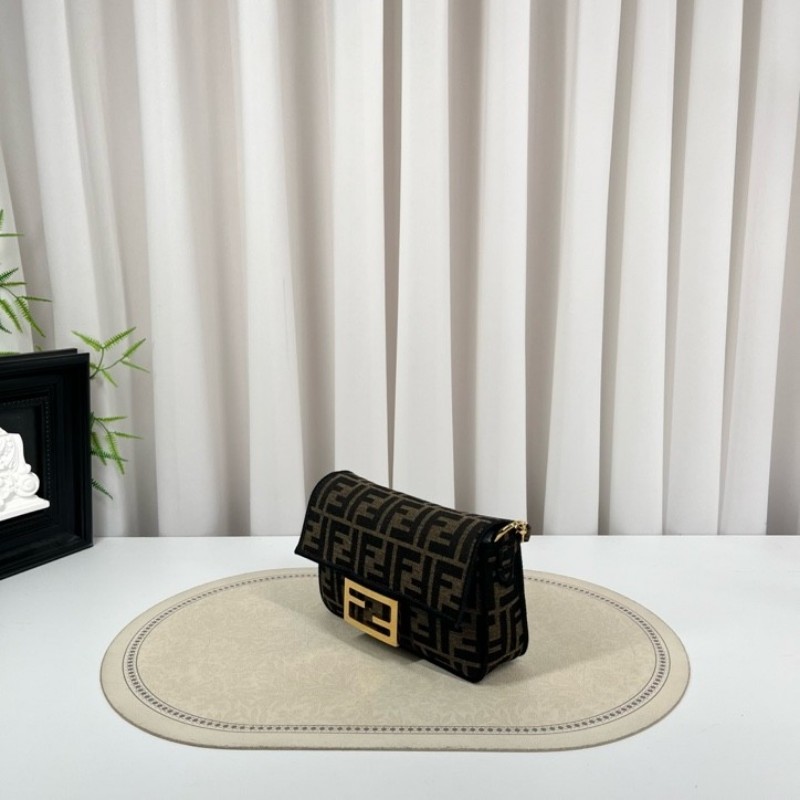 gyj hz zzz FENDI芬迪 Baguette老花迷你法棍鏈條包 高級有質感 日常搭配絕對不會出錯-2