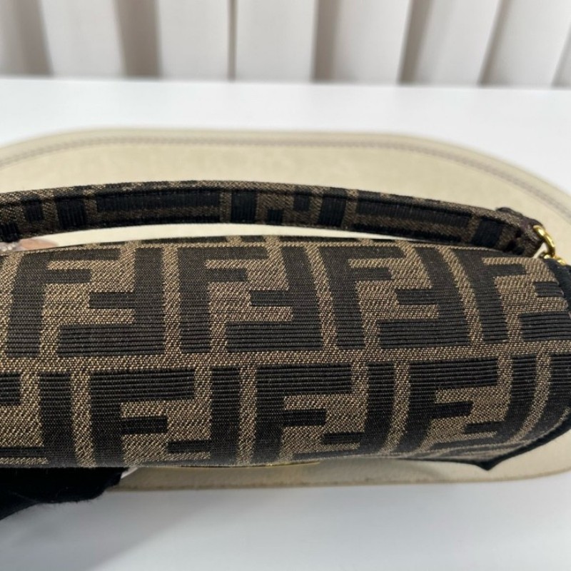 gyj hz zzz FENDI芬迪 Baguette老花迷你法棍鏈條包 高級有質感 日常搭配絕對不會出錯-11