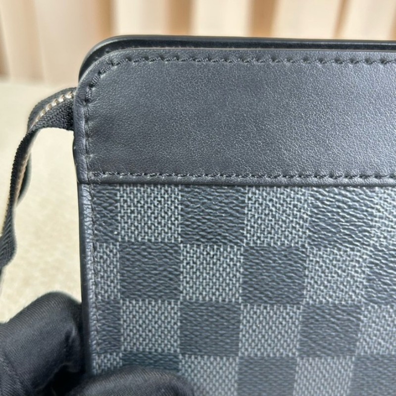 LV路易威登 Standing Pouch 黑棋盤格男士手拿包洗漱包 容量實用 時尚百搭-15
