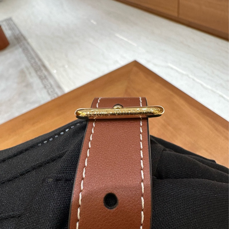 Louis Vuitton hills pochette hobo 手拿包-12