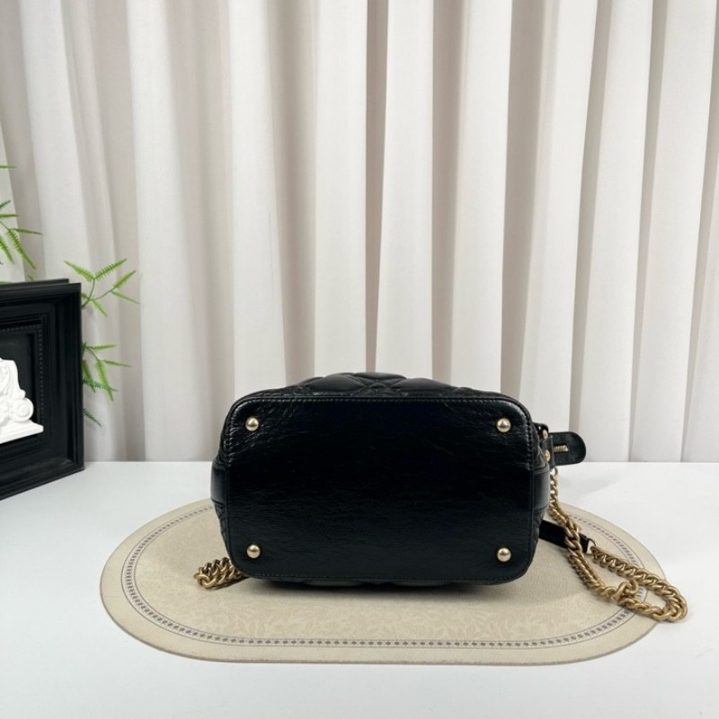 CHANEL香奈兒 28開 黑色嬉皮包 復古小牛皮黑金 字母肩帶款 做舊感酷酷的-2