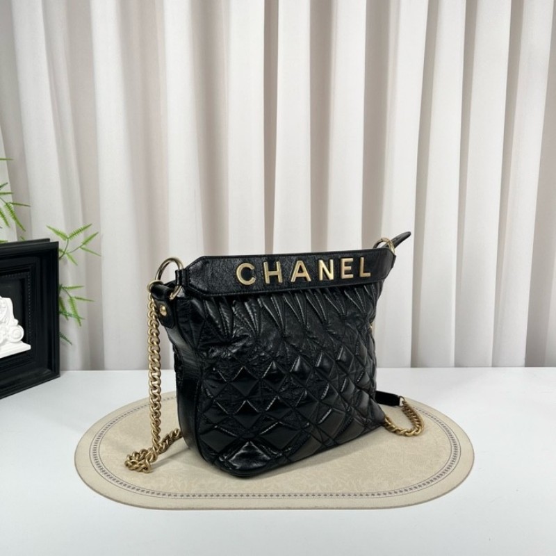 CHANEL香奈兒 28開 黑色嬉皮包 復古小牛皮黑金 字母肩帶款 做舊感酷酷的-3