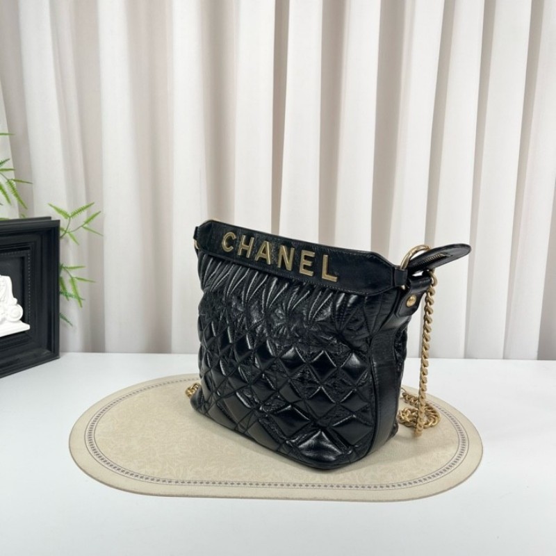 CHANEL香奈兒 28開 黑色嬉皮包 復古小牛皮黑金 字母肩帶款 做舊感酷酷的-4