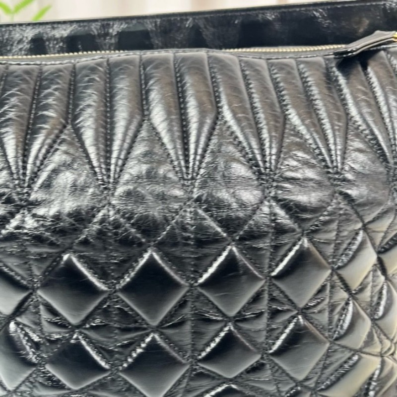 CHANEL香奈兒 28開 黑色嬉皮包 復古小牛皮黑金 字母肩帶款 做舊感酷酷的-12