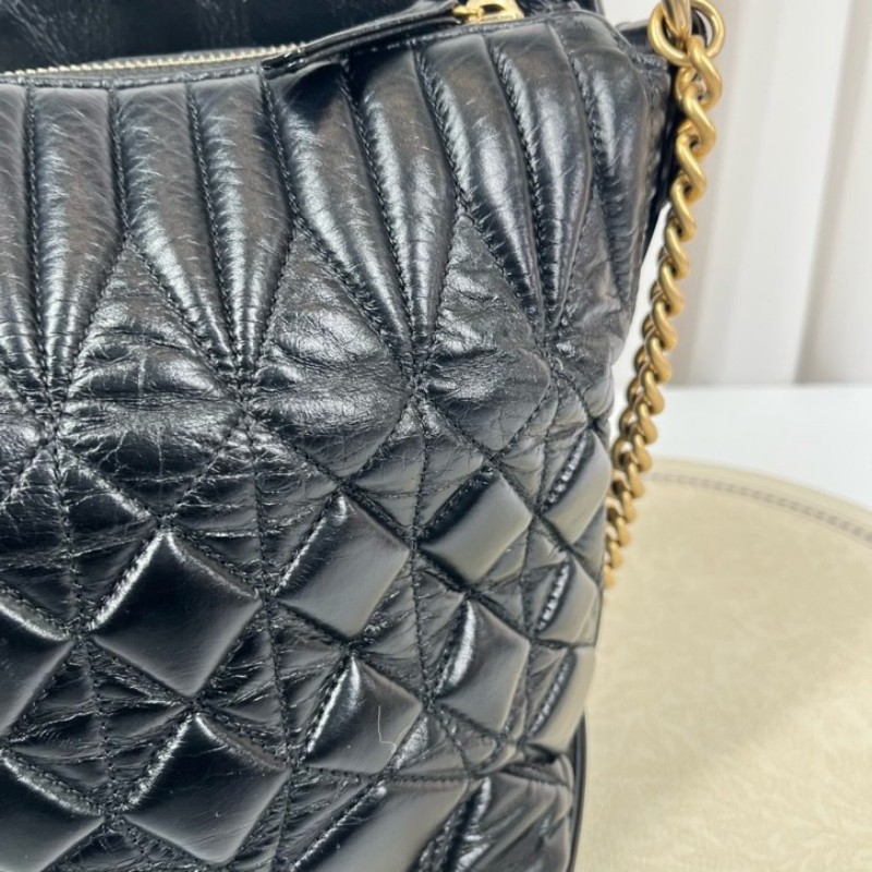 CHANEL香奈兒 28開 黑色嬉皮包 復古小牛皮黑金 字母肩帶款 做舊感酷酷的-13