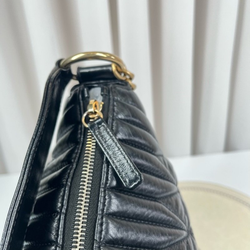 CHANEL香奈兒 28開 黑色嬉皮包 復古小牛皮黑金 字母肩帶款 做舊感酷酷的-18