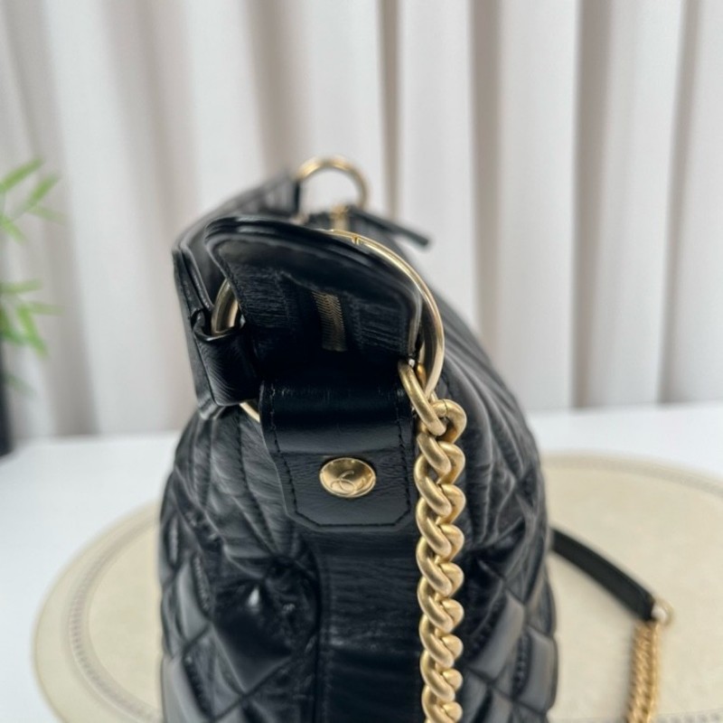 CHANEL香奈兒 28開 黑色嬉皮包 復古小牛皮黑金 字母肩帶款 做舊感酷酷的-21