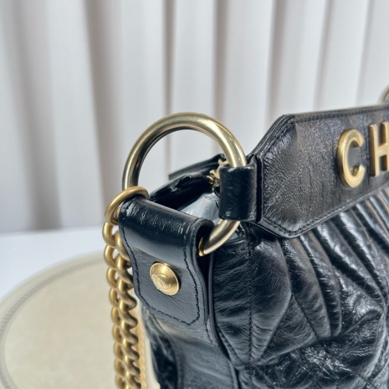 CHANEL香奈兒 28開 黑色嬉皮包 復古小牛皮黑金 字母肩帶款 做舊感酷酷的-23