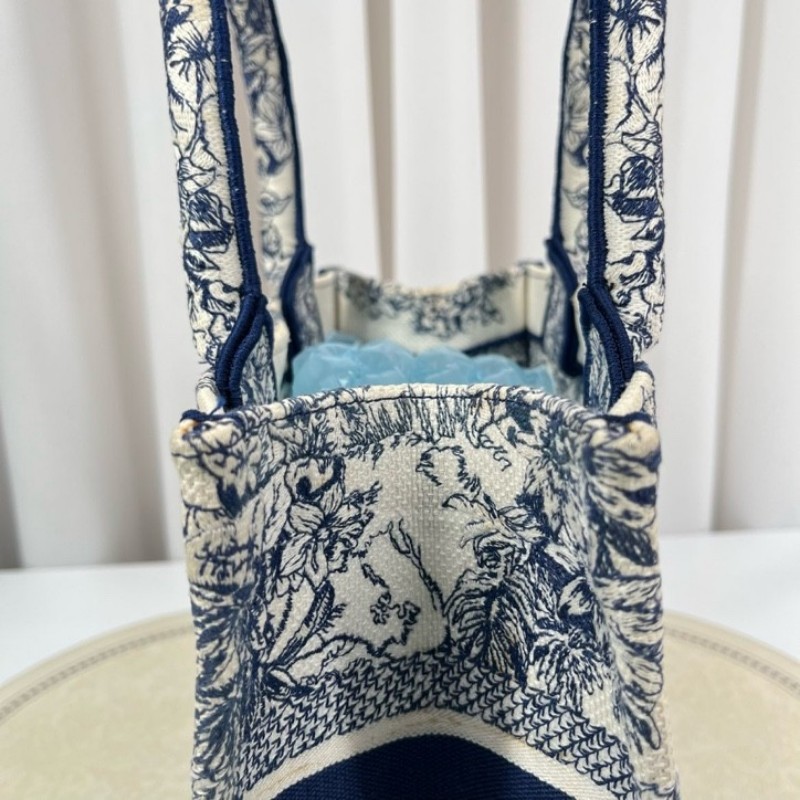 DIOR迪奧 booktote 小號托特八芒星限量款無限夢境藍色刺繡-22