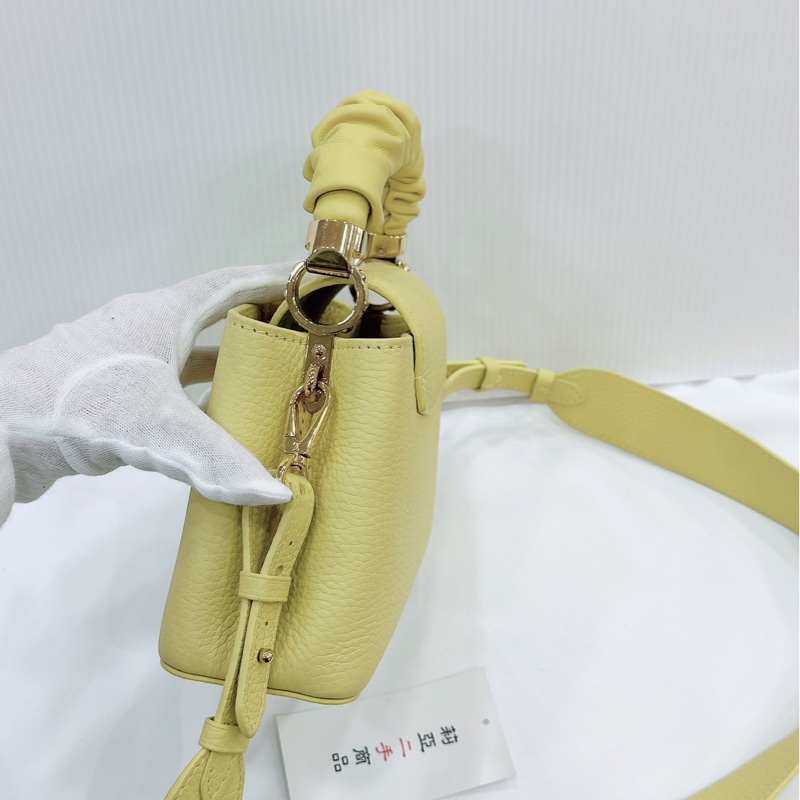 莉亞精品♡ LV Capucines BB 小雞黃 二手美包-14