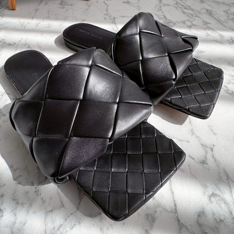 ✨狀況9成新 個性百搭 BV 黑色編織方頭拖跟涼鞋-2