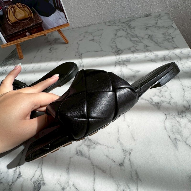 ✨狀況9成新 個性百搭 BV 黑色編織方頭拖跟涼鞋-3