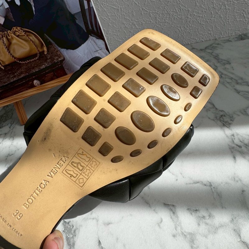 ✨狀況9成新 個性百搭 BV 黑色編織方頭拖跟涼鞋-8