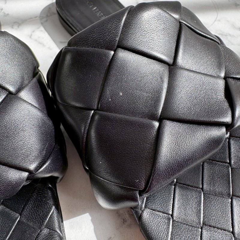 ✨狀況9成新 個性百搭 BV 黑色編織方頭拖跟涼鞋-15