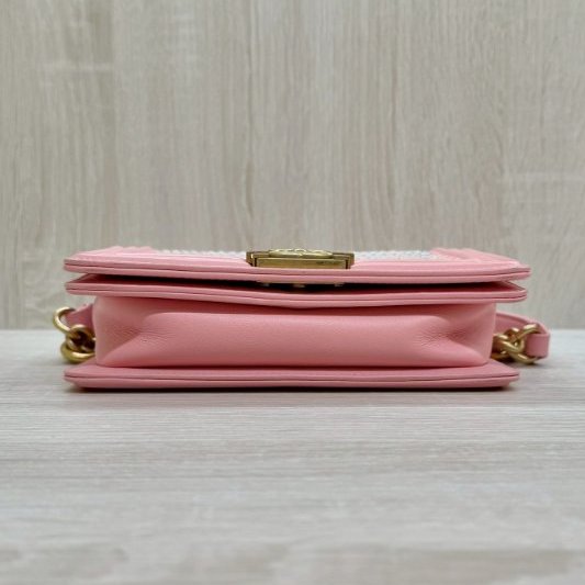 CHANEL粉色山型紋羊皮Boy金釦腰包-7