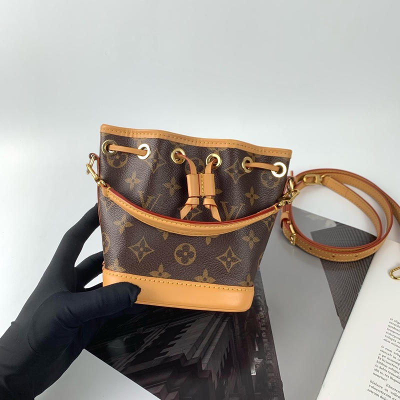 Lv新款水桶包-0