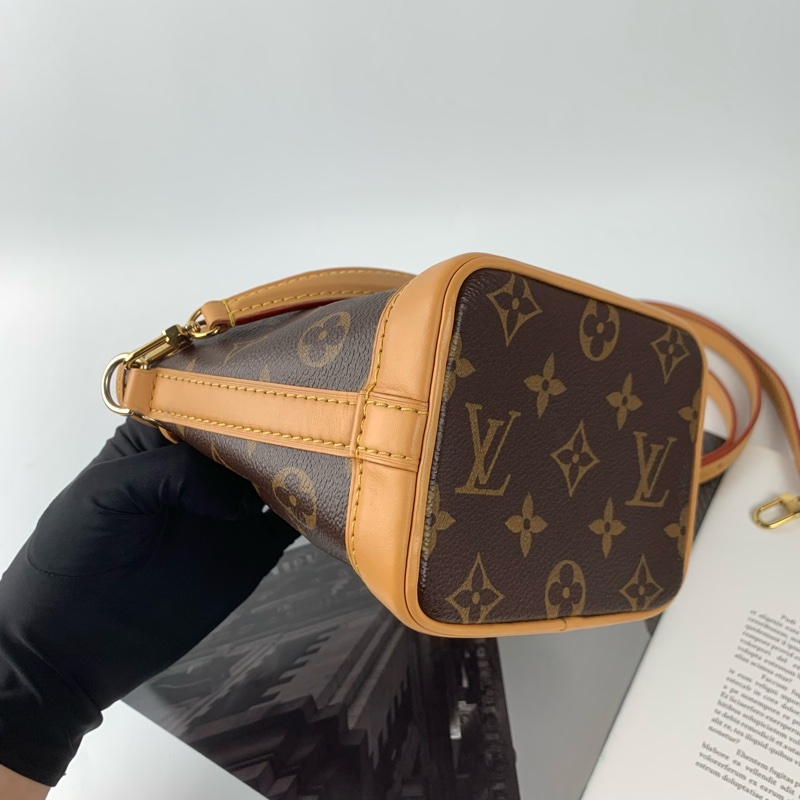 Lv新款水桶包-3