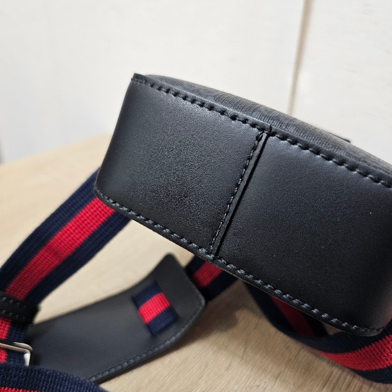 [新年買新包福利🧧] Gucci黑灰老花藍紅藍背帶拉鏈mini日字斜背包-10