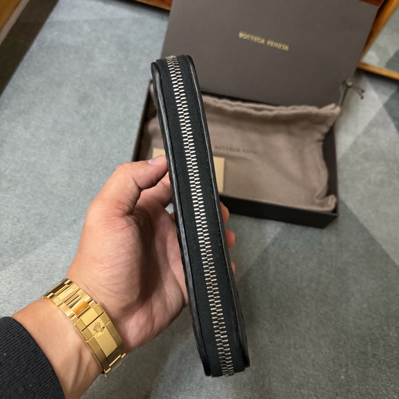 Bv經典黑色編織拉鍊長夾-2
