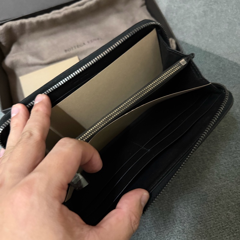 Bv經典黑色編織拉鍊長夾-5