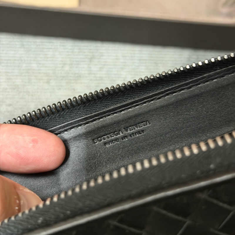 Bv經典黑色編織拉鍊長夾-7