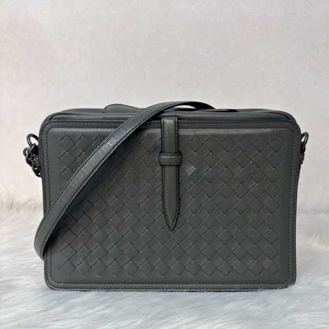 BOTTEGA VENETA BV 鐵灰色 編織 拉鍊 三層 肩背包 斜背包 航空包 郵差包